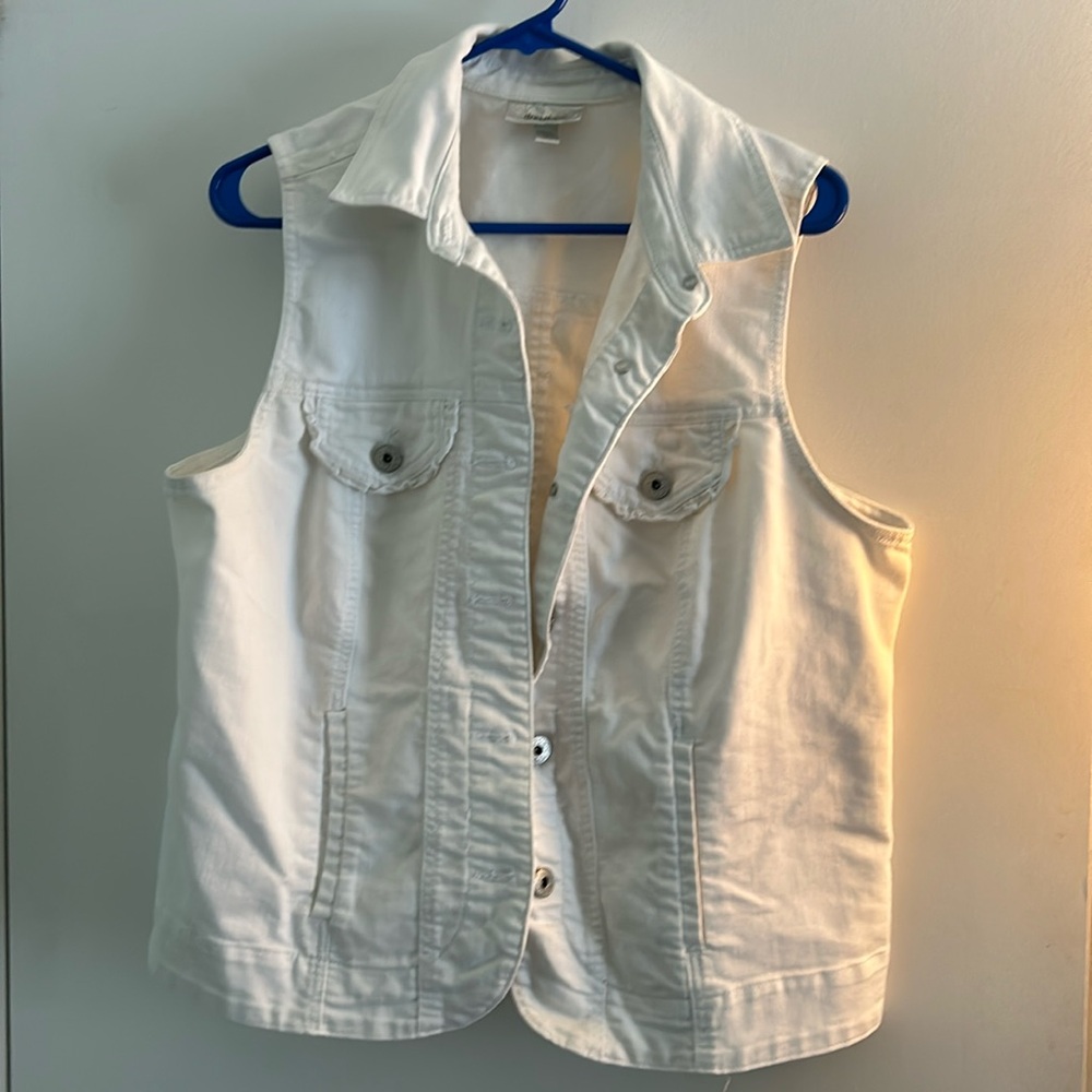 Dress barn white vest. Size 1x.